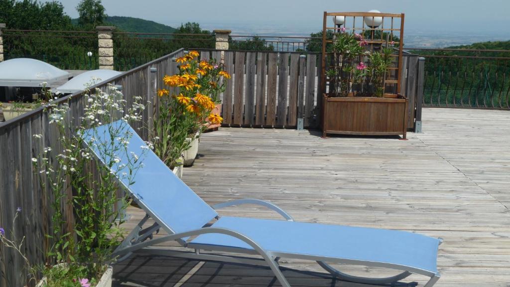 Logis La Rose Des Vents Hotel Volvic Exterior foto